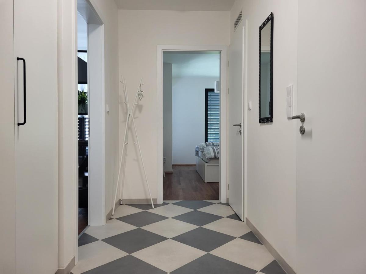 New Apartment In Karlin, Praha 8, Close To Center Exterior foto